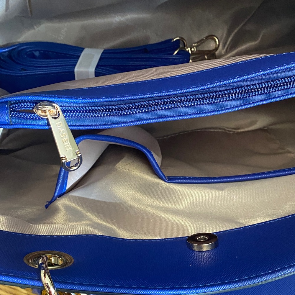 Elegant Blue and White Striped Tote Bag - Picture 3 of 9